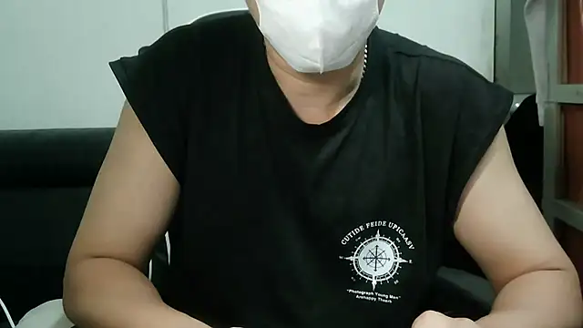 Snapshot of bigbb101011 chatting on December 22, 2025, 2:39 pm bigbb101011 online show from December 22, 2025, 2:39 pm