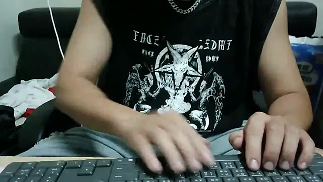 bigbb101011 online show from October 30, 2025, 3:20 pm