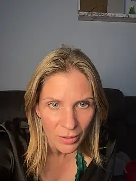 Snapshot of Lexi-Lux-X chatting on October 5, 2025, 1:07 am Lexi-Lux-X online show from October 5, 2025, 1:07 am