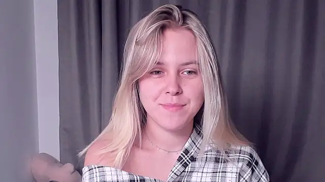 AngelAnty online show from October 5, 2025, 3:14 pm