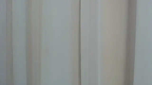 angelainparis28 online show from November 6, 2025, 6:23 pm