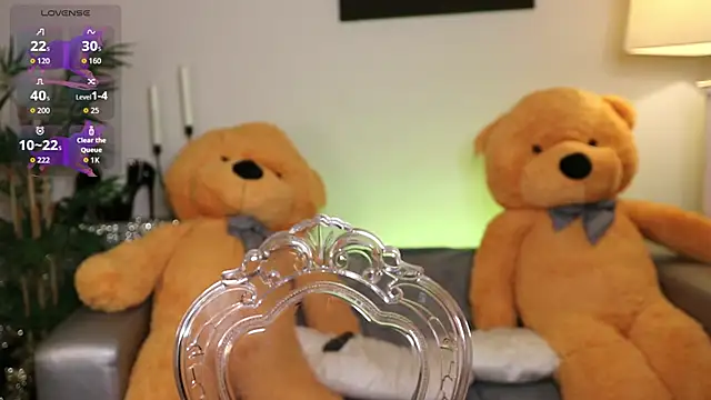 NovaHollisx online show from December 1, 2025, 3:51 am