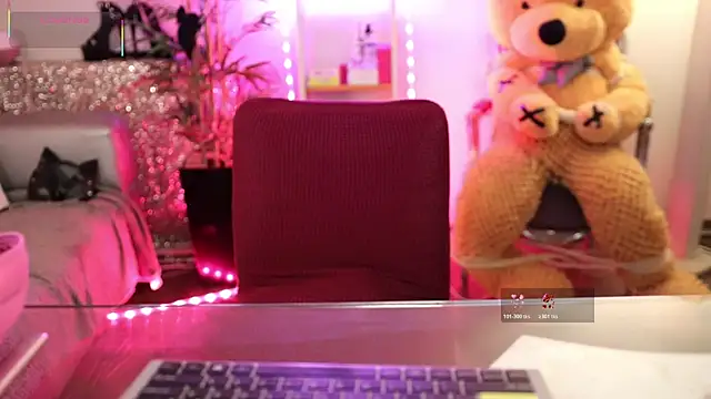 NovaHollisx online show from April 3, 2026, 2:40 am