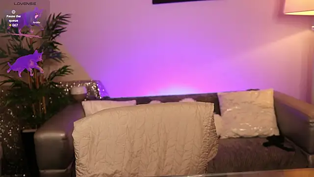 Snapshot of NovaHollisx chatting on October 1, 2025, 9:25 am NovaHollisx online show from October 1, 2025, 9:25 am