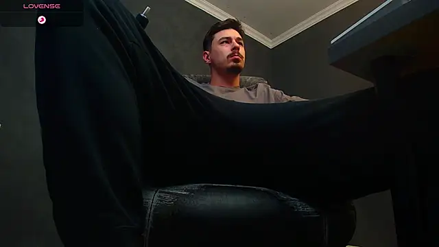 Snapshot of EnzoRace chatting on October 25, 2025, 4:55 am EnzoRace online show from October 25, 2025, 4:55 am