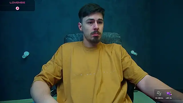 Snapshot of EnzoRace chatting on November 18, 2025, 5:33 am EnzoRace online show from November 18, 2025, 5:33 am