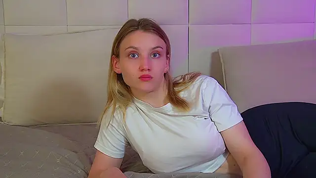 StacyEvances online show from June 14, 2026, 6:42 pm