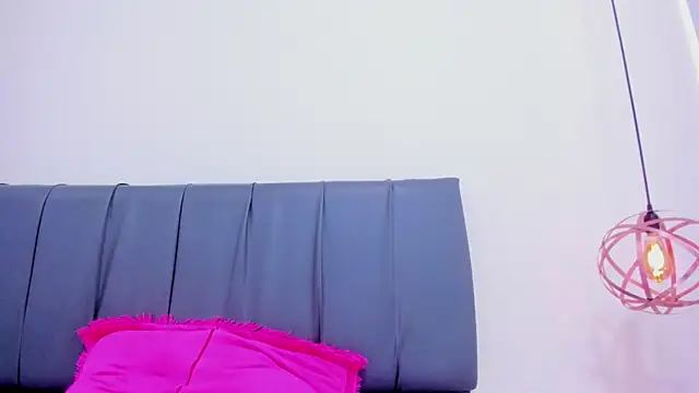 iisabella noa online show from February 4, 2026, 1:17 pm