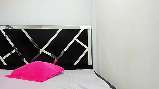 iisabella noa online show from December 1, 2025, 1:12 pm