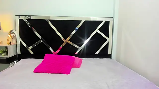 iisabella noa online show from September 20, 2025, 12:43 pm