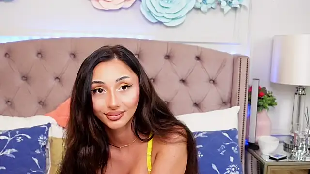 JenniferLovve online show from May 15, 2026, 4:32 am