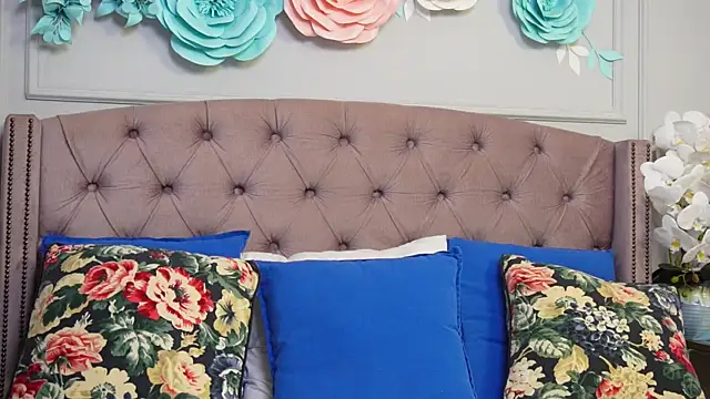 JenniferLovve online show from October 17, 2025, 3:21 am