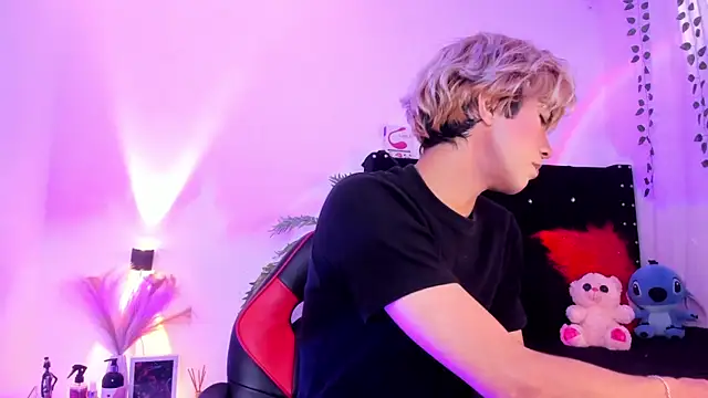 Snapshot of Cooperrosscute233 chatting on February 25, 2026, 7:58 pm Cooperrosscute233 online show from February 25, 2026, 7:58 pm