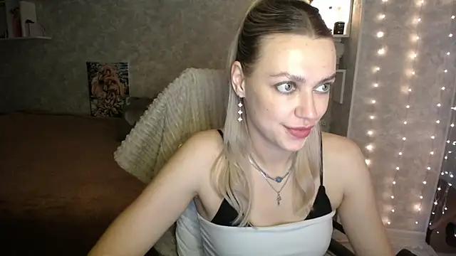 NickyAdamidi online show from November 16, 2025, 3:50 pm