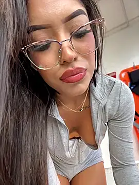 MystiqueXXX online show from July 6, 2026, 1:18 pm