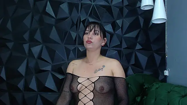 Snapshot of helenasaenz chatting on November 21, 2025, 12:37 pm helenasaenz online show from November 21, 2025, 12:37 pm