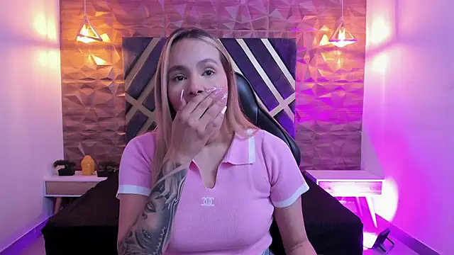 Snapshot of Emmaa_white_ chatting on February 14, 2026, 5:24 pm Emmaa white online show from February 14, 2026, 5:24 pm