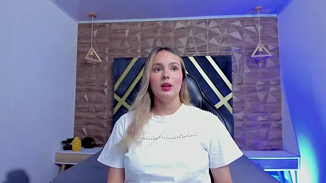 Emmaa white  online show from April 8, 2026, 5:14 pm