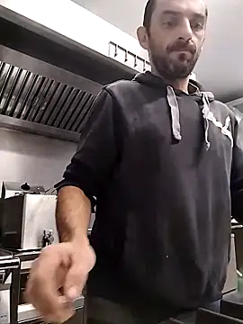 Snapshot of hotmen83 chatting on October 3, 2025, 7:10 am hotmen83 online show from October 3, 2025, 7:10 am