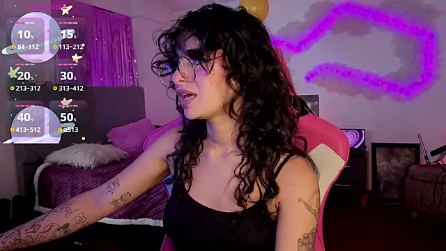 larah uwu online show from February 27, 2026, 7:35 pm