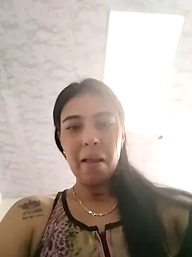 Snapshot of EmmaSplycer02 chatting on April 2, 2026, 8:48 pm EmmaSplycer02 online show from April 2, 2026, 8:48 pm