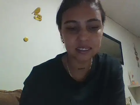 Snapshot of EmmaSplycer02 chatting on April 1, 2026, 2:57 am EmmaSplycer02 online show from April 1, 2026, 2:57 am