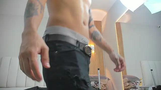 lilyth adam online show from November 13, 2025, 7:40 pm