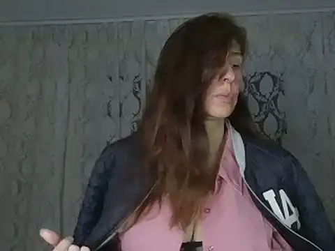 CandiCole online show from October 17, 2025, 3:32 am