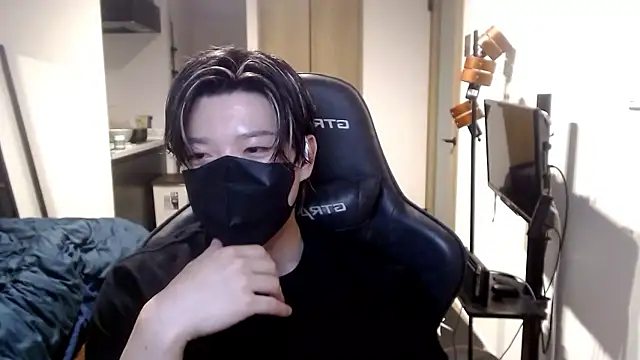 Mei-Tanaka online show from October 3, 2025, 3:02 pm