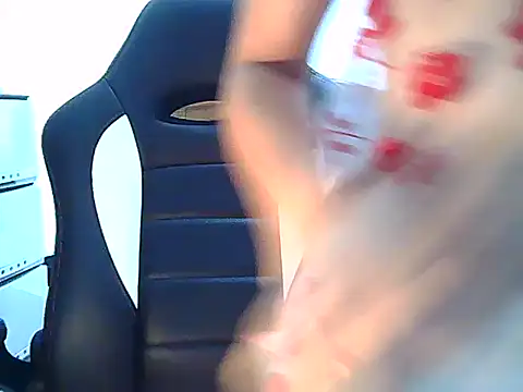 lovelynie123 online show from September 24, 2025, 8:59 pm