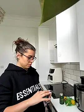 AlitaNova online show from October 25, 2025, 10:58 am