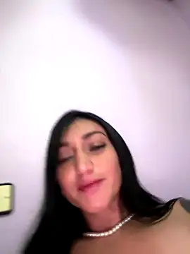 Ninabigtitied online show from September 25, 2025, 8:59 pm