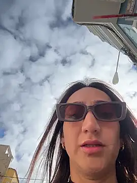 Ninabigtitied online show from December 21, 2025, 2:19 pm