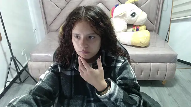 Velvet Moon V online show from November 13, 2025, 1:04 pm