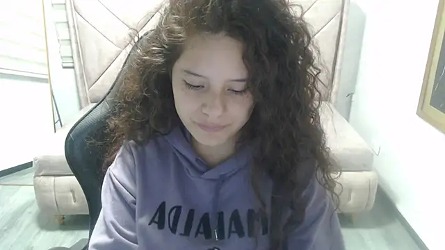 Snapshot of Velvet_Moon_V chatting on February 19, 2026, 7:44 pm Velvet Moon V online show from February 19, 2026, 7:44 pm