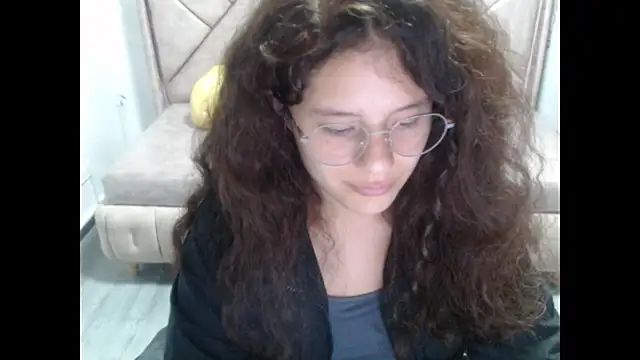 Velvet Moon V online show from October 28, 2025, 1:32 pm