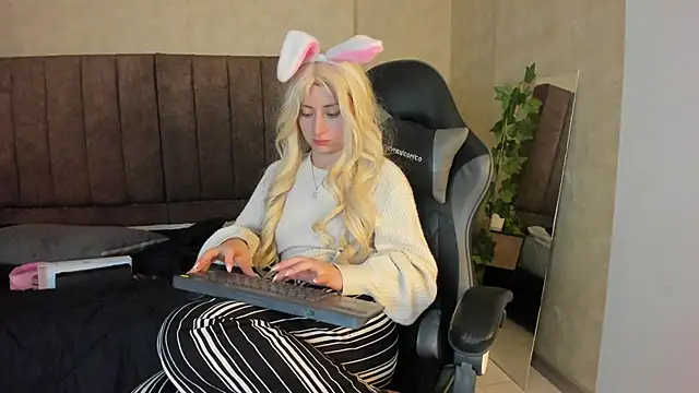 AriMonoban online show from November 12, 2025, 12:26 am