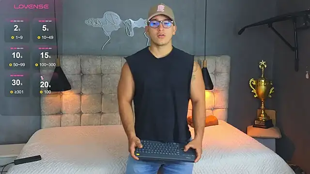 Horny nick18 online show from December 23, 2025, 9:19 am