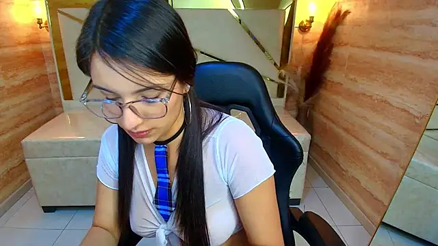 scarlettvixen r online show from September 13, 2025, 1:00 pm