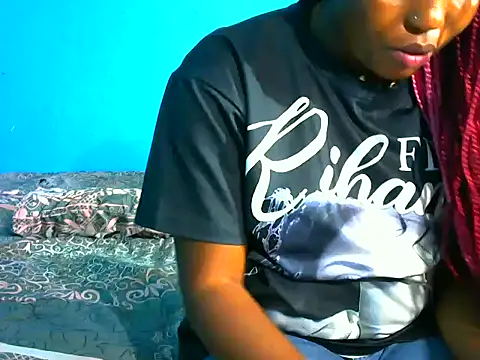 SweetHoney21  online show from December 20, 2025, 7:50 pm