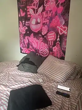 PrettyBabriexox online show from April 17, 2026, 4:54 pm