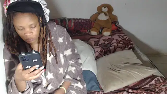 EssenceLovers online show from April 15, 2026, 7:58 pm