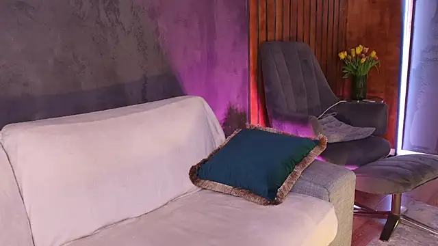 QueenMarX online show from April 7, 2026, 3:36 pm