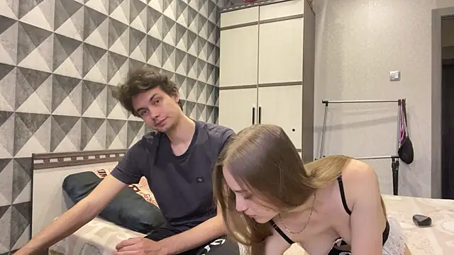 Snapshot of merycouple chatting on February 8, 2026, 12:30 am merycouple online show from February 8, 2026, 12:30 am