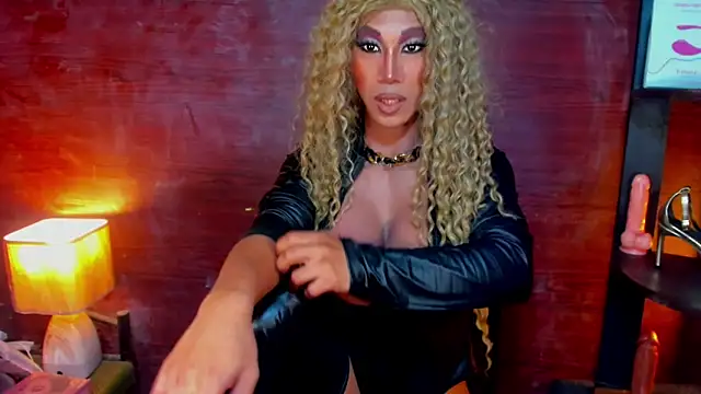 Snapshot of JayeTan chatting on October 17, 2025, 1:20 am JayeTan online show from October 17, 2025, 1:20 am