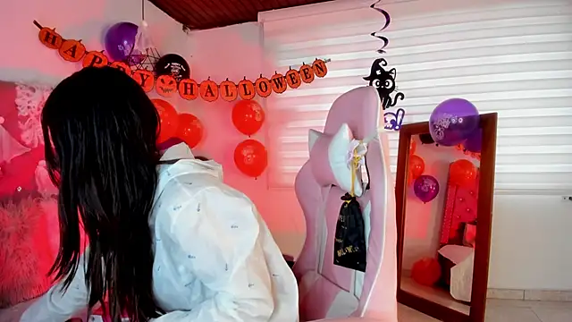 Jade rey  online show from October 14, 2025, 5:24 pm