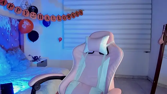 Jade rey  online show from October 30, 2025, 2:54 am