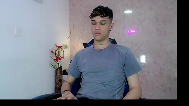 Snapshot of AustinPrice chatting on October 6, 2025, 9:04 pm AustinPrice online show from October 6, 2025, 9:04 pm