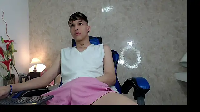 Snapshot of AustinPrice chatting on September 16, 2025, 2:07 pm AustinPrice online show from September 16, 2025, 2:07 pm