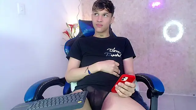 Snapshot of AustinPrice chatting on September 28, 2025, 7:32 pm AustinPrice online show from September 28, 2025, 7:32 pm